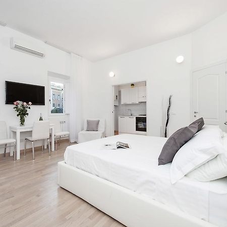 White Flat Colosseo Рим Номер фото