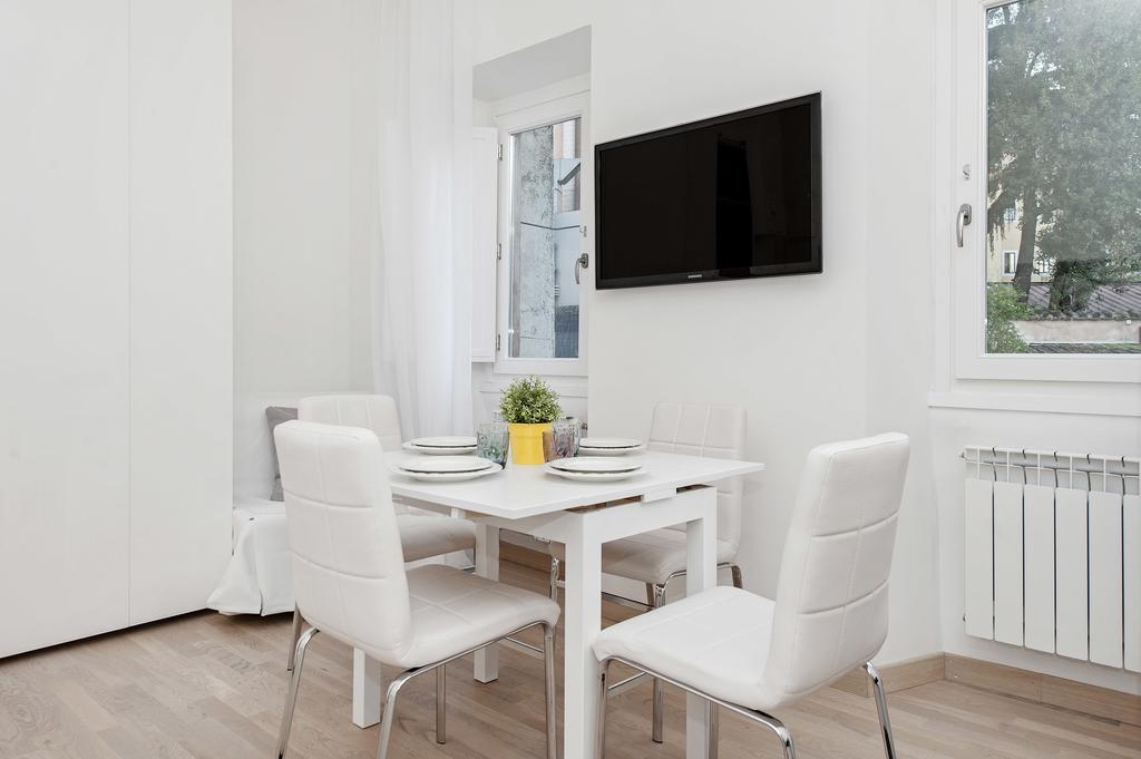 White Flat Colosseo Рим Номер фото