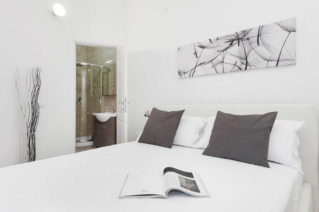 White Flat Colosseo Рим Номер фото